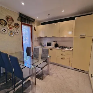 Casa Vittoria Punta Gro Con Piscina Sirmione
